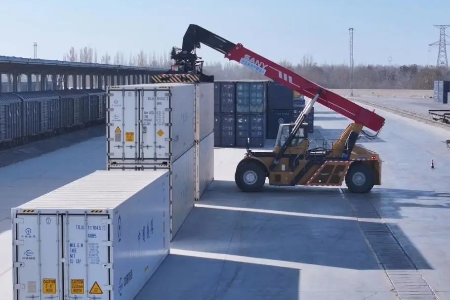 新疆开行首趟和田至北京多式联运助农专列