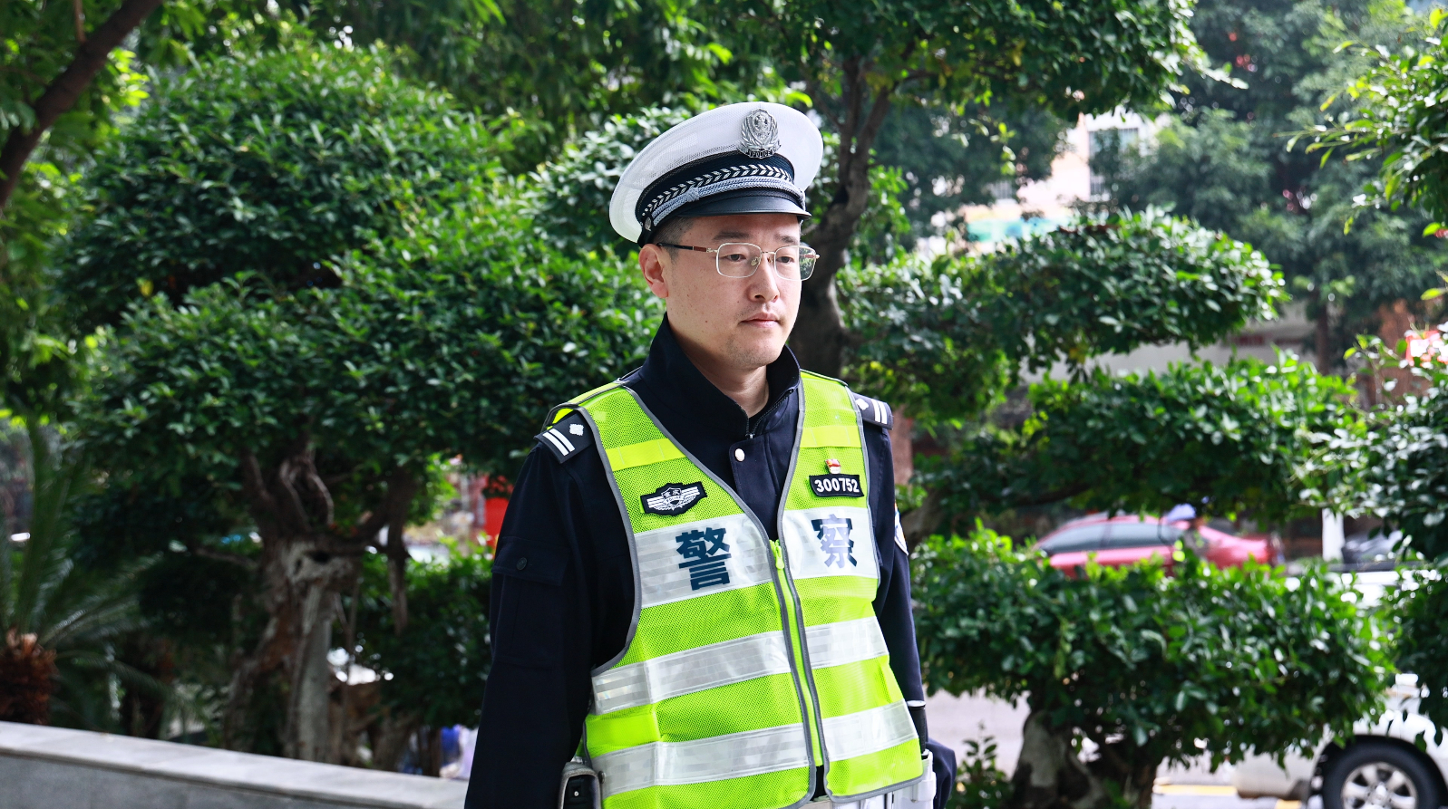 视频 | “警号300752,谢谢你!” 孕妇深夜急需就医遇堵 重庆民警开辟“生命通道” 视频 | “警号300752,谢谢你!” 孕妇深夜急需就医遇堵 重庆民警开辟“生命通道”