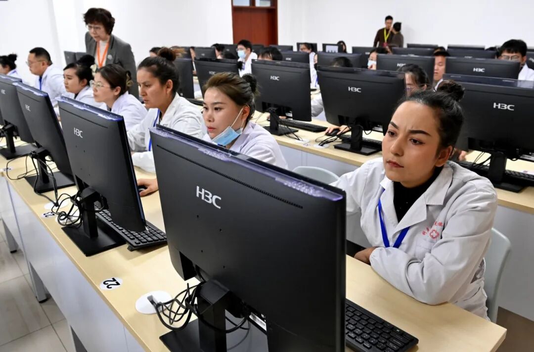 以赛促学强技能 筑牢基层健康线 自治区第二届乡村医生技能竞赛在我校举办