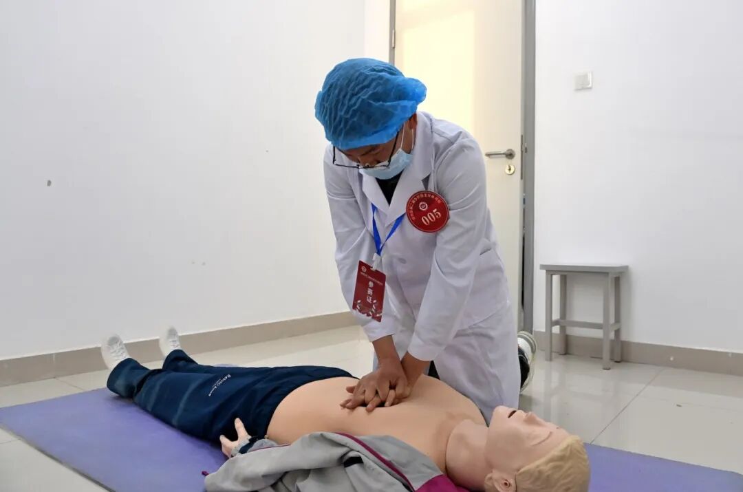 以赛促学强技能 筑牢基层健康线 自治区第二届乡村医生技能竞赛在我校举办