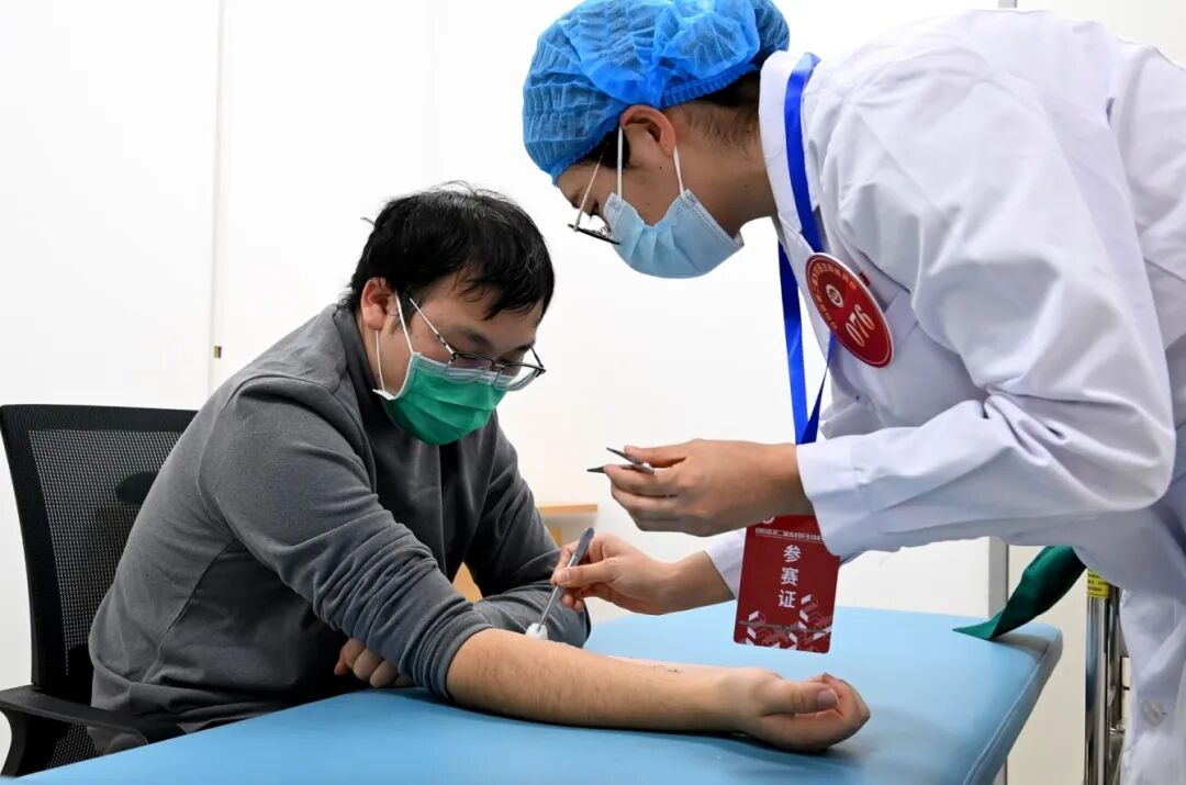 以赛促学强技能 筑牢基层健康线 自治区第二届乡村医生技能竞赛在我校举办