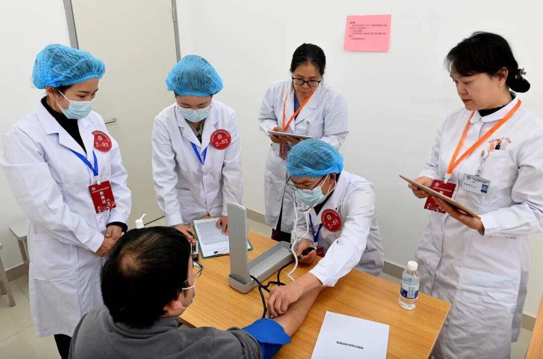 以赛促学强技能 筑牢基层健康线 自治区第二届乡村医生技能竞赛在我校举办