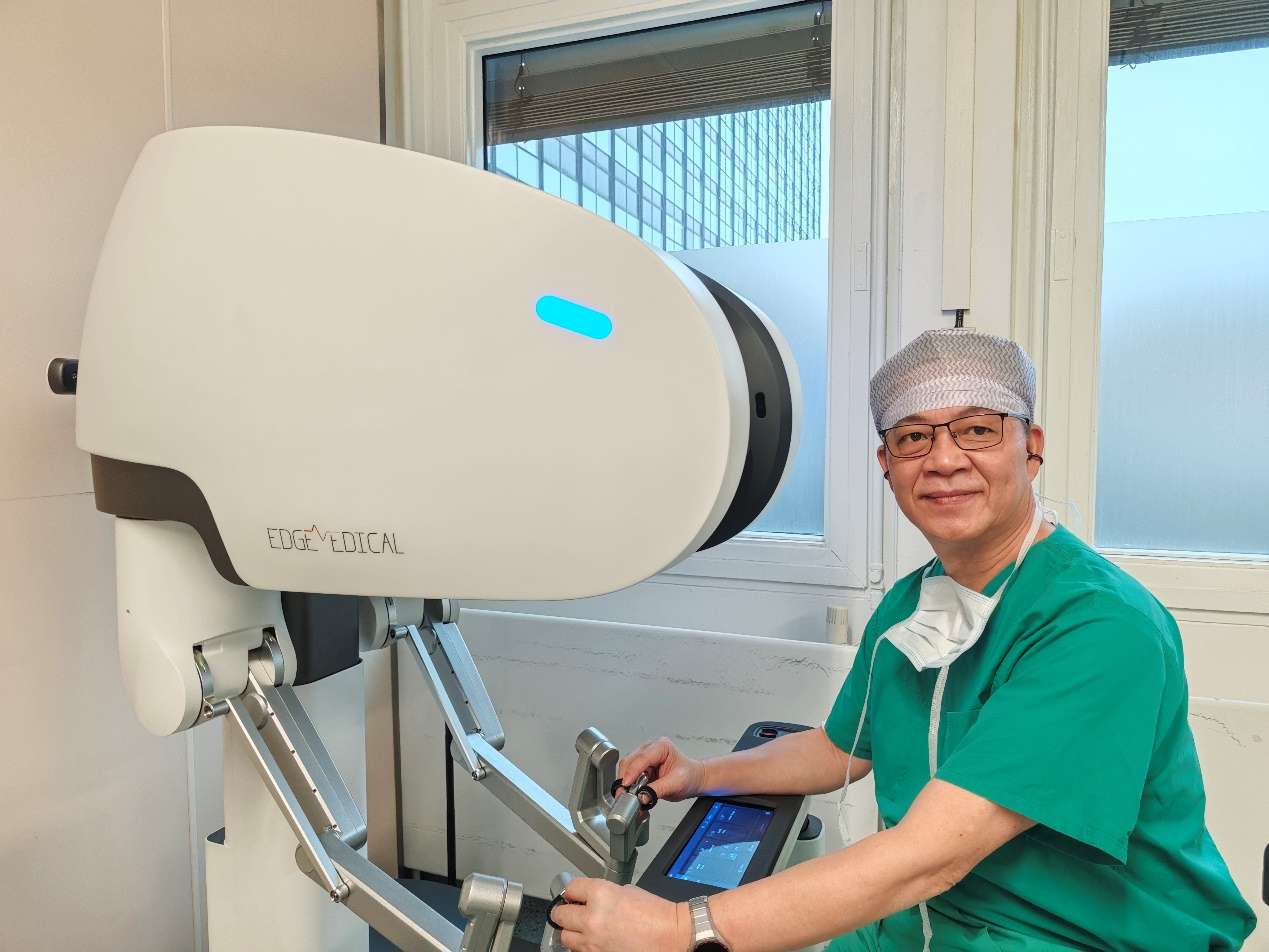 跨越12000公里,中山一院专家“隔空”主刀中欧远程手术 跨越12000公里,中山一院专家“隔空”主刀中欧远程手术