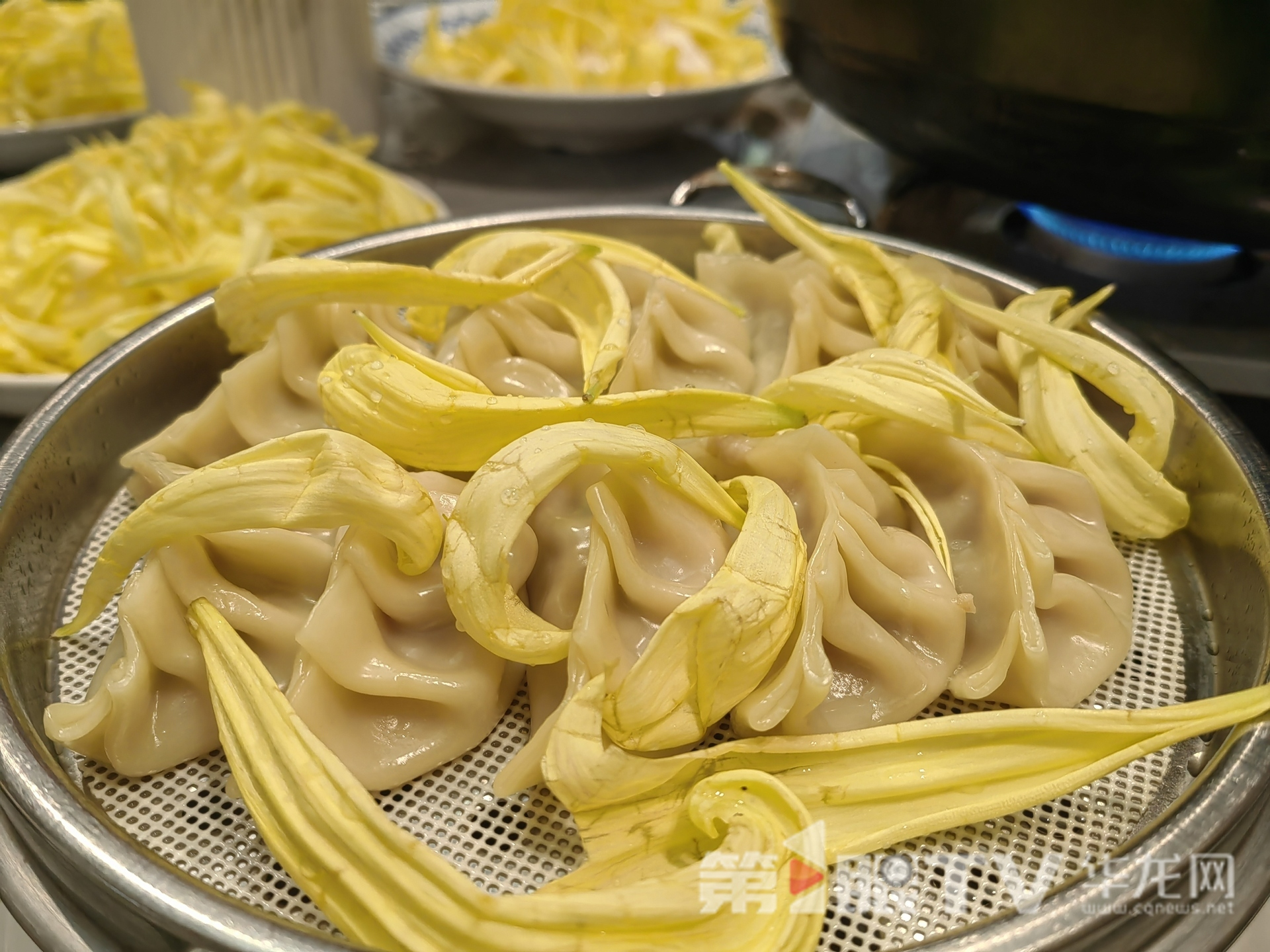 组图 | 重庆“可食菊花”来了 重塑花卉产业“可观可品”新形态 组图 | 重庆“可食菊花”来了 重塑花卉产业“可观可品”新形态