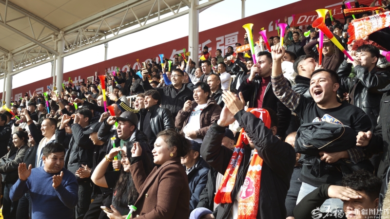 一场足球赛能带火多少“周边”?“阿图什杯”的答案远超绿茵场 IMG_20251118_151740_1