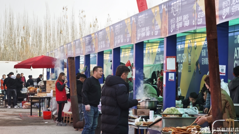 一场足球赛能带火多少“周边”?“阿图什杯”的答案远超绿茵场 IMG_20251116_142407