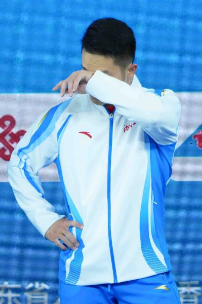 石智勇“吻别”举重台 坦言可能会转型成为教练员