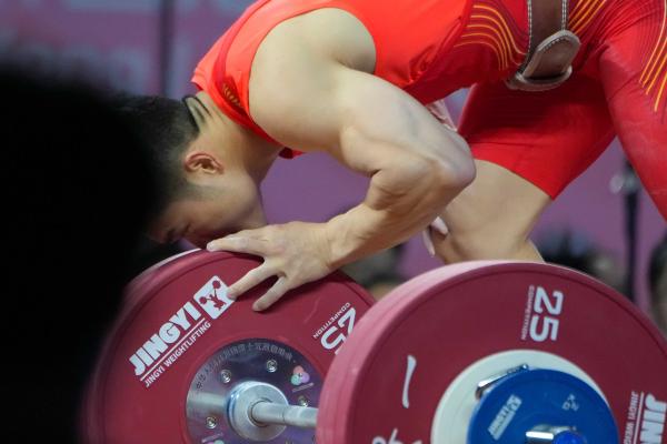 石智勇“吻别”举重台 坦言可能会转型成为教练员