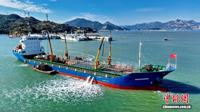 福建连江8亿粒鲍鱼北方“避暑”归来 开启冬季养殖季