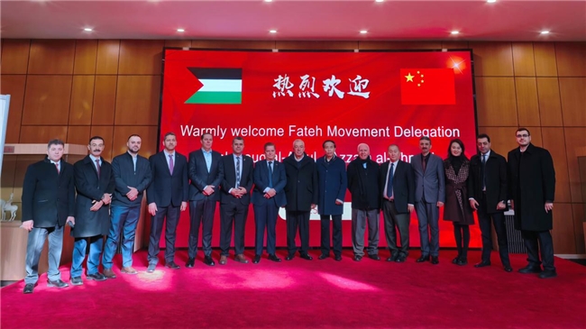 巴勒斯坦国法塔赫副主席一行参观袁熙坤艺术展