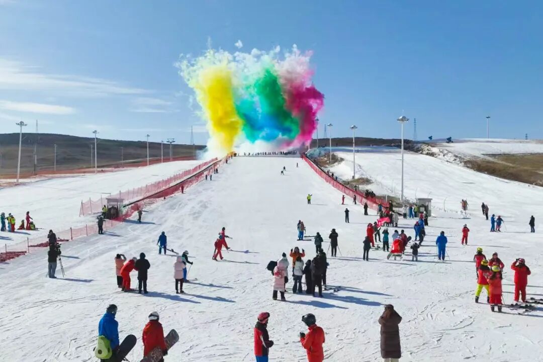 “歌游内蒙古·上火山·去滑雪”暨2025年乌兰察布第三届“冰雪之恋”旅游季启动