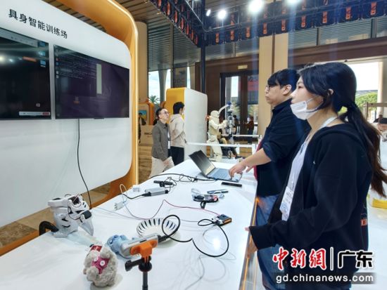 具身智能机器人大算力开发平台S600在深圳亮相