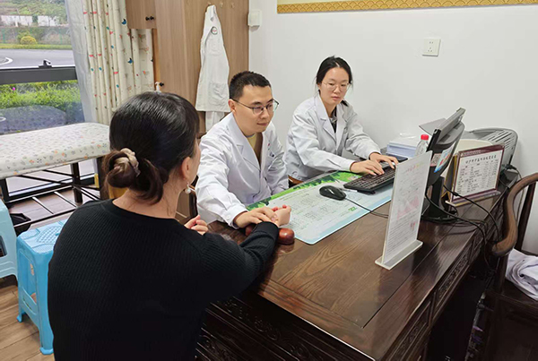 为现代妇科难题寻找古方答案：重庆江津这位医生的“整体观”实践