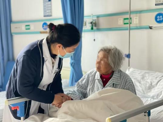 重庆大学附属江津医院：“一站式”诊疗模式 方便老年群体看病就医