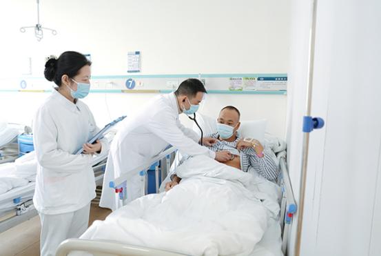 8分钟生死营救，重大附属江津医院成功抢救