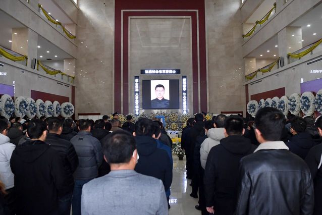 痛别英雄!张军桥烈士安葬仪式举行