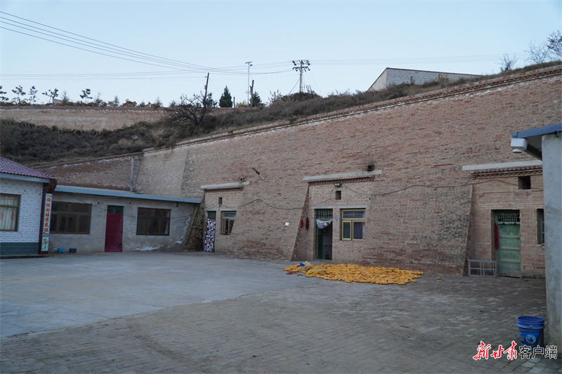 庄子峁是个好地方——西北偏僻小山村走出两位“中国好人” 庄子峁是个好地方——西北偏僻小山村走出两位“中国好人”