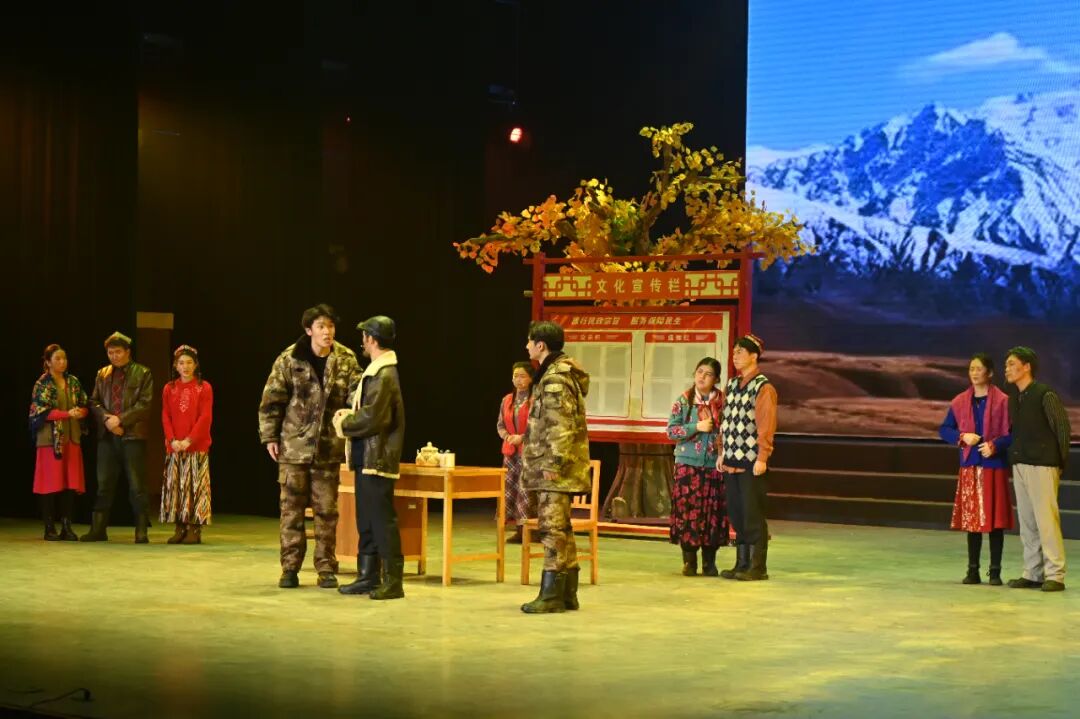 新疆艺术学院话剧《昆仑之子》在新疆文化馆上演