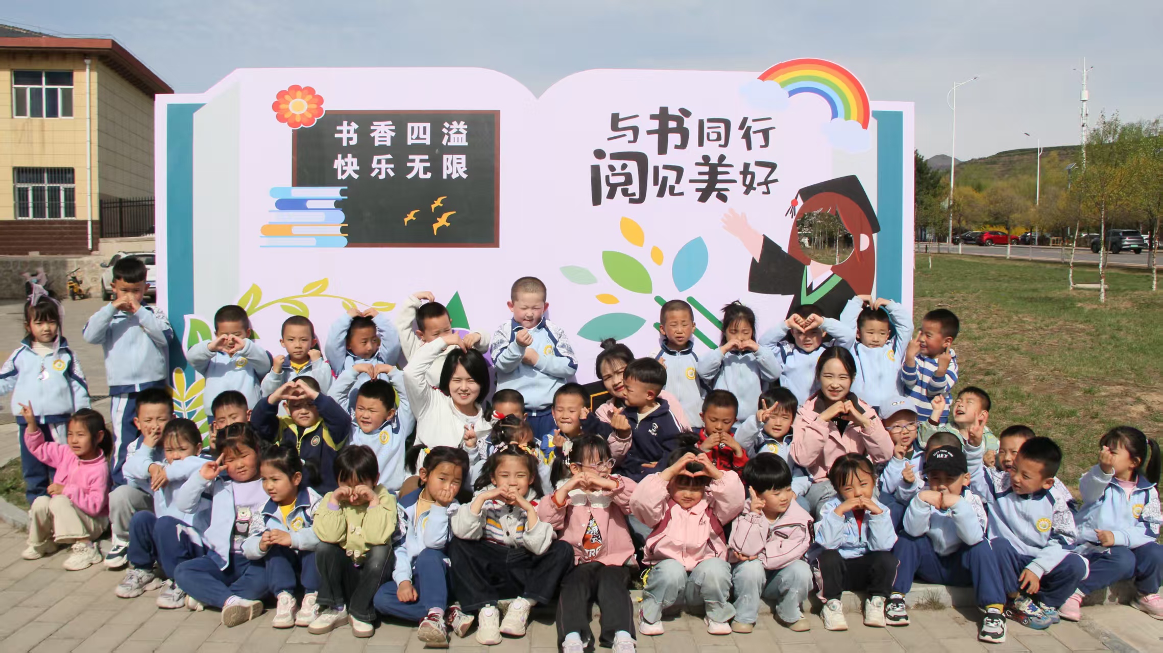 宁夏泾源:好戏连台 书香满城 宁夏泾源:好戏连台 书香满城