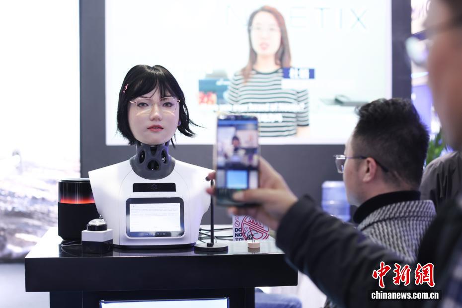 2025世界智能制造博览会在南京开展 机器人“扎堆”亮相展绝活