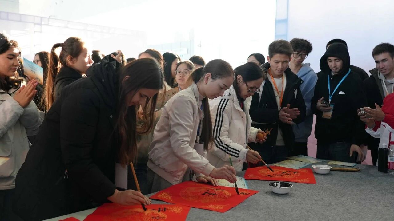 丝路青年相聚霍尔果斯 文化交融织就友谊新篇