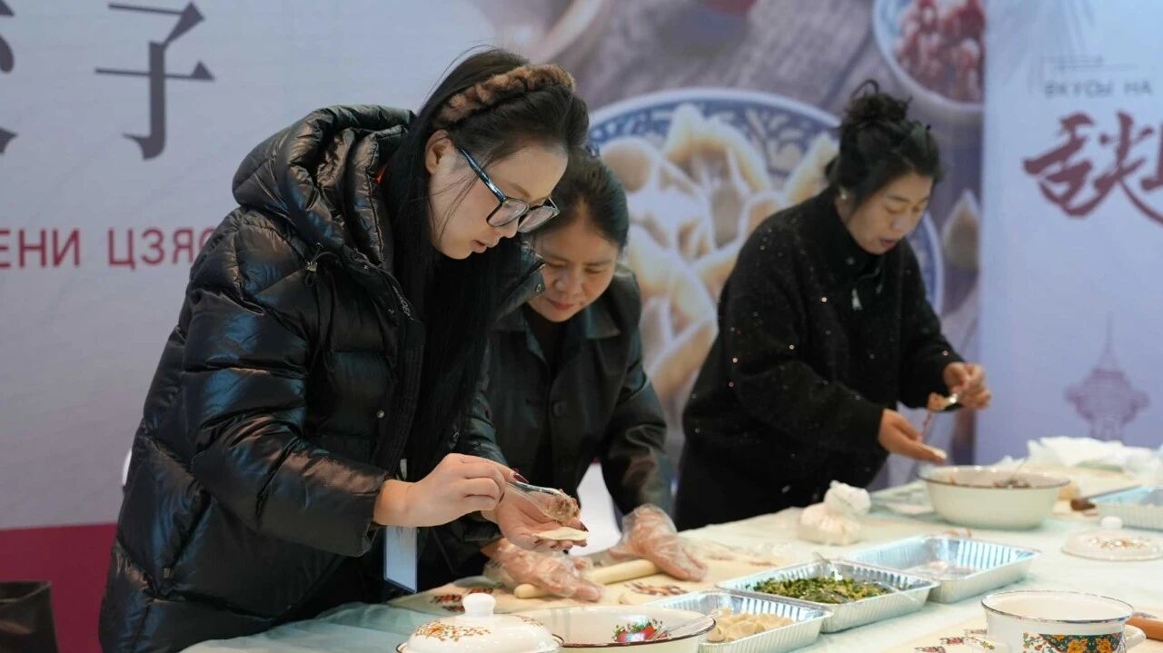 丝路青年相聚霍尔果斯 文化交融织就友谊新篇