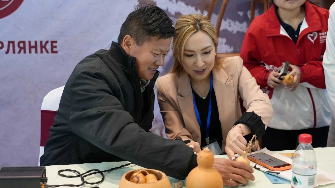 丝路青年相聚霍尔果斯 文化交融织就友谊新篇