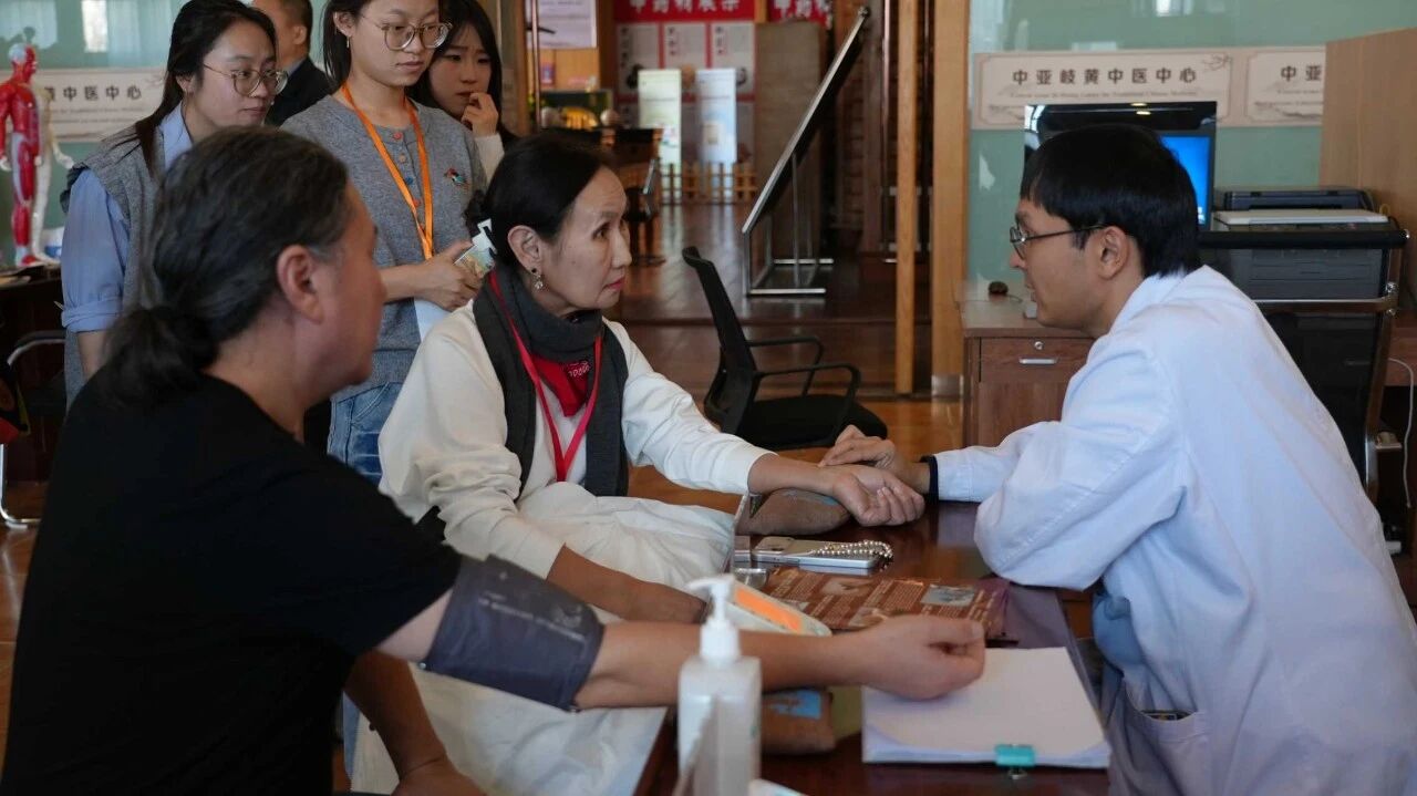 丝路青年相聚霍尔果斯 文化交融织就友谊新篇