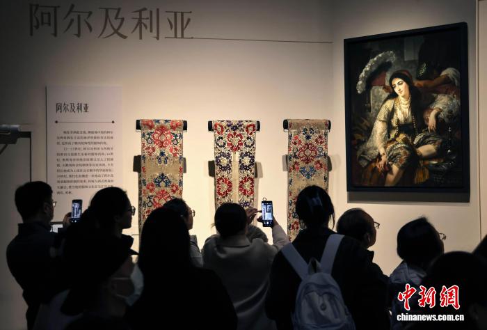 “金线——从北非到东亚的黄金服饰风尚”特展亮相成都博物馆