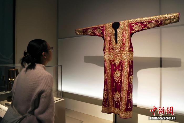 “金线——从北非到东亚的黄金服饰风尚”特展亮相成都博物馆