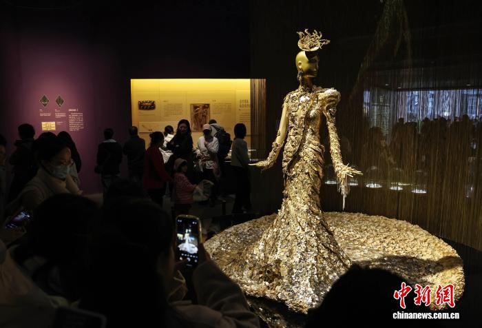 “金线——从北非到东亚的黄金服饰风尚”特展亮相成都博物馆