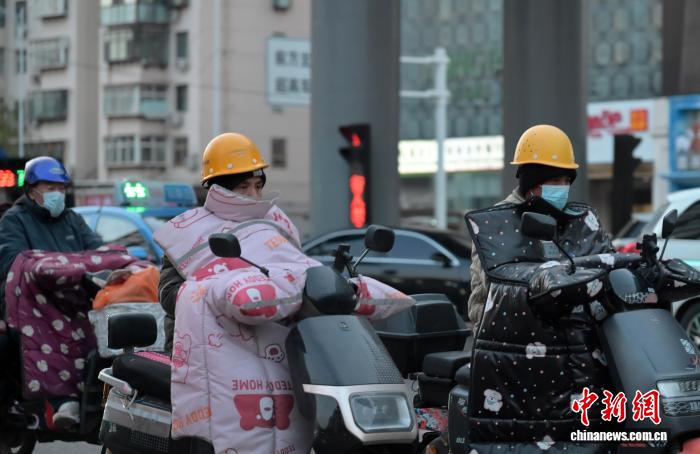 冷空气来袭 河北多地大幅降温 冷空气来袭河北多地大幅降温