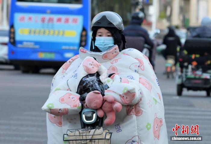 冷空气来袭 河北多地大幅降温