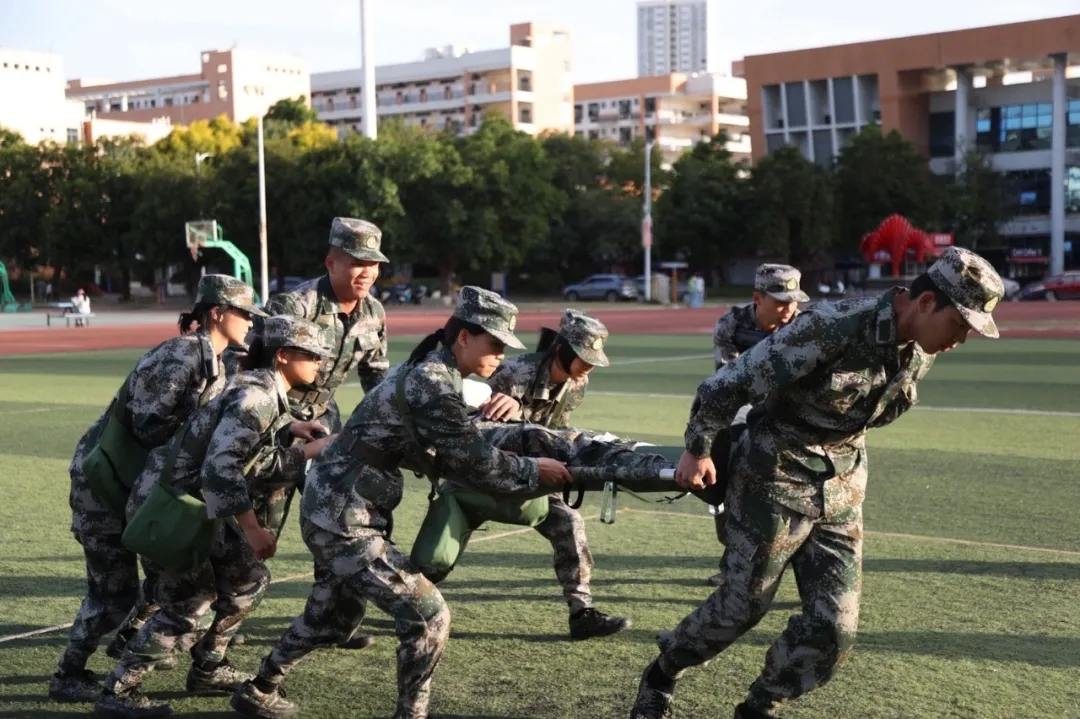 广西28所学校学生选手同台竞技军事技能