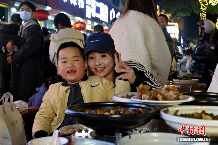 安徽广德“三件套”出圈 江浙等地游客排队打卡