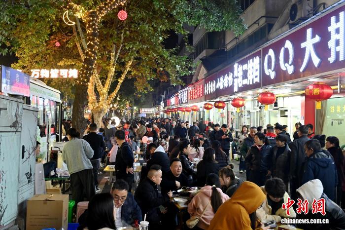 安徽广德“三件套”出圈 江浙等地游客排队打卡