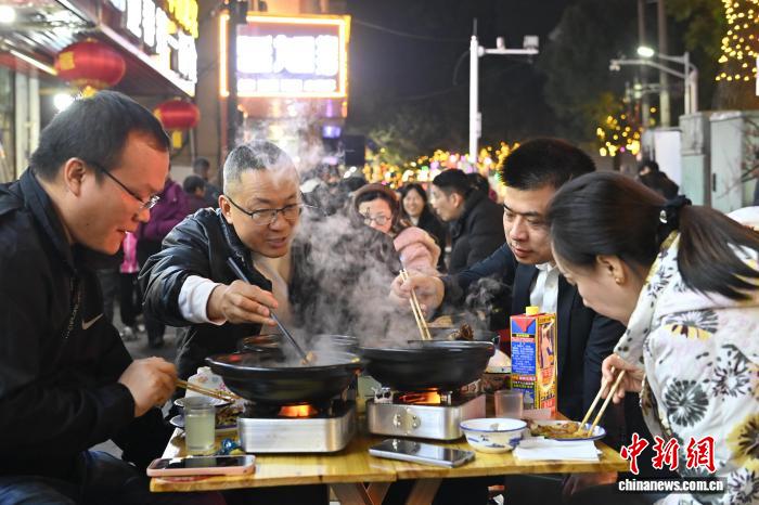 安徽广德“三件套”出圈 江浙等地游客排队打卡