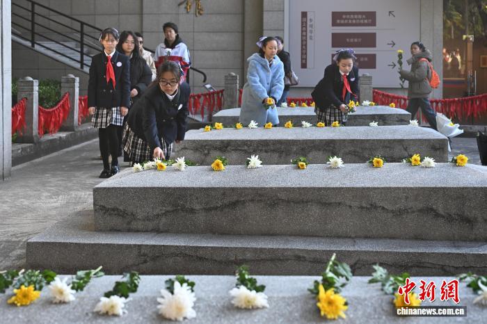 昆明各界人士纪念“一二·一”运动80周年