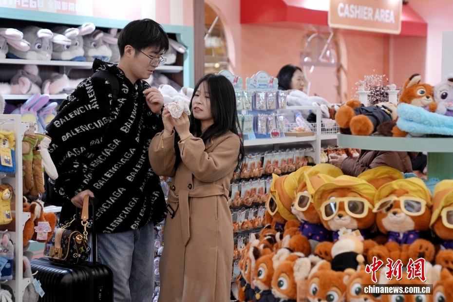 电影《疯狂动物城2》主题IP吸引北京市民 电影《疯狂动物城2》主题IP吸引北京市民