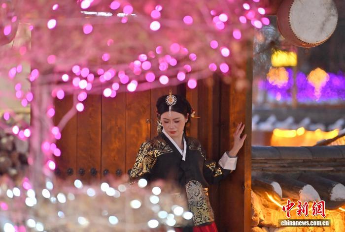 延吉民俗园旅拍火热 冰雪难挡游客热情