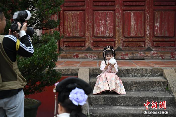 广东：揭阳学宫吸引游客