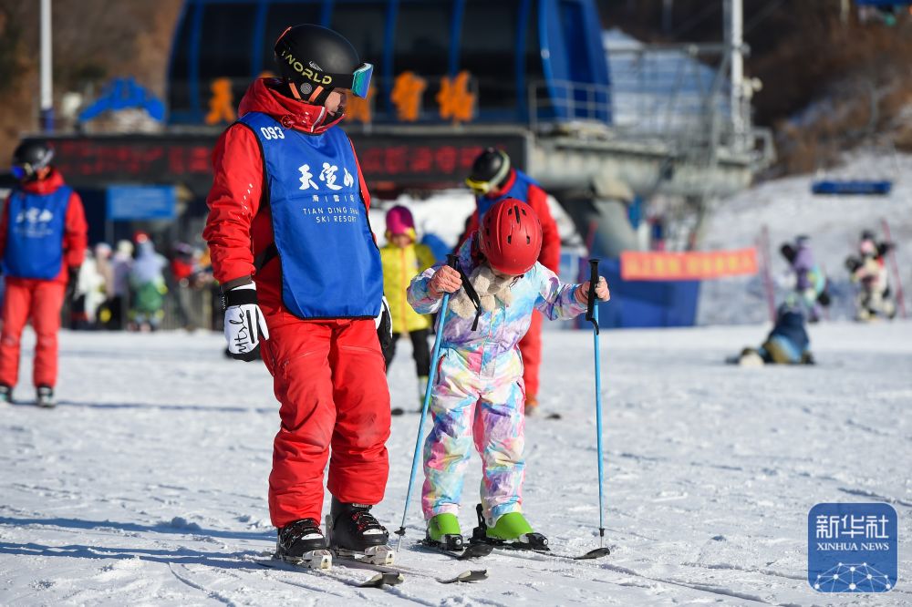 “雪假”开启 吉林青少年奔赴冰雪运动之约