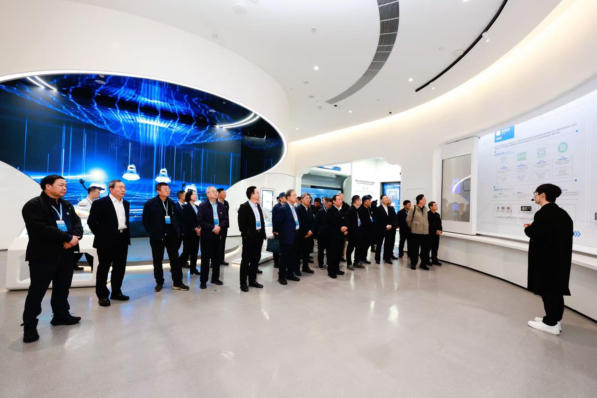 “院士专家广西行”聚焦人工智能赋能高质量发展