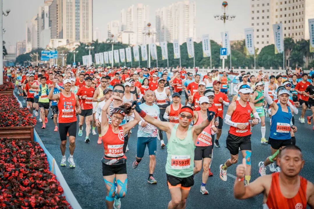 2025南宁马拉松赛|文明与热情共舞 奔跑与温情同行