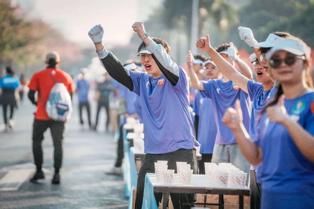 2025南宁马拉松赛|文明与热情共舞 奔跑与温情同行