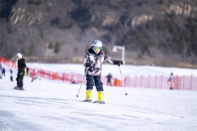 北京延庆石京龙滑雪场新雪季开板 夜场滑雪解锁冬日冰雪新体验 北京延庆石京龙滑雪场新雪季开板 夜场滑雪解锁冬日冰雪新体验