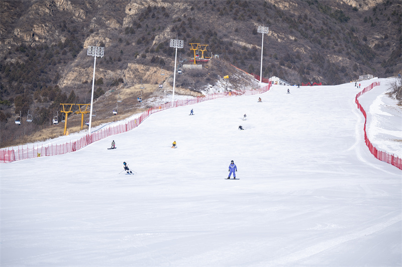 北京延庆石京龙滑雪场新雪季开板 夜场滑雪解锁冬日冰雪新体验 北京延庆石京龙滑雪场新雪季开板 夜场滑雪解锁冬日冰雪新体验