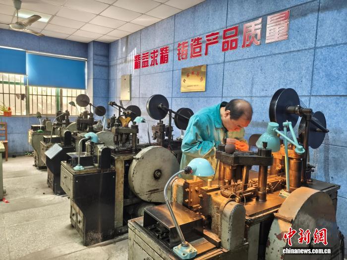 上海工匠刘根敏三十八载磨一“尖”