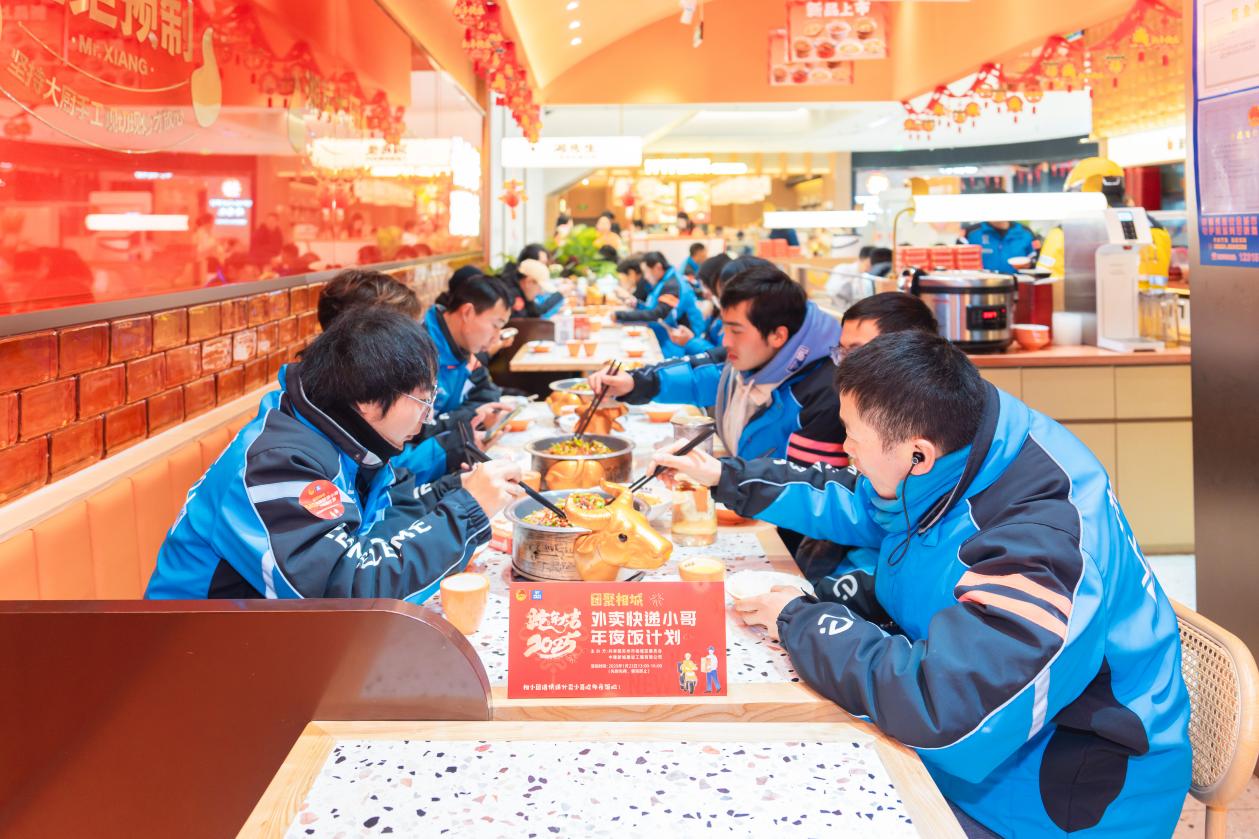 温暖不停 不止冬季 “相小团外卖快递青年服务计划”一路相伴