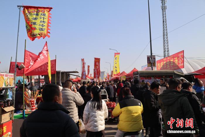 山东临沂：民众畅游曹洼大集